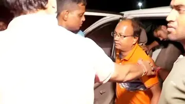 Khordha IT officer caught red-handed by CBI while accepting bribe