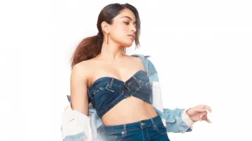Rashmika Mandanna feels blue, leaves fans in awe with stunner looks; check latest pics