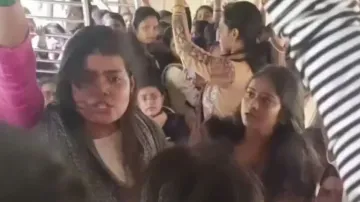 Women fight, pull each other's hair inside Mumbai local train