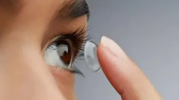 Shocking video of doctor removing 23 contact lenses from a woman’s eye goes viral