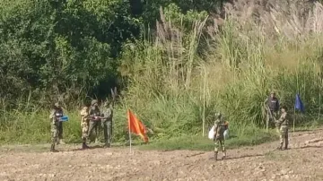BSF, Pak Rangers exchange sweets on Diwali at IB in JammuBSF, Pak Rangers exchange sweets on Diwali 