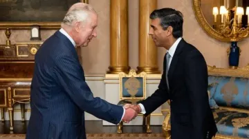Rishi Sunak appointed the new British PM by King Charles III