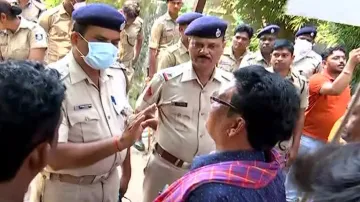 Mystery over Jharkhand woman's death: Kin gherao police station in Bhubaneswar 