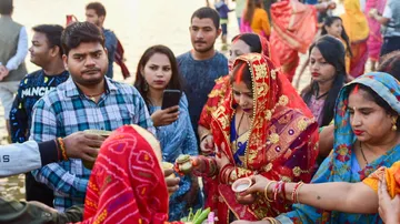 Chhath devotees offer 'arghya' to rising Sun on the last day of the holy festival