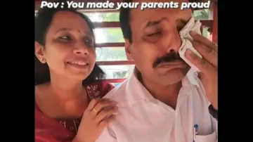 Man becomes emotional, bursts into tears while dropping daughter to college