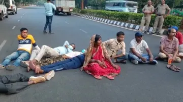Kidney patients block Raj Bhawan-AG Square road, demand free medicine  