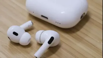 Bengaluru’s tech-savvy auto driver returns woman’s AirPods; earns kudos