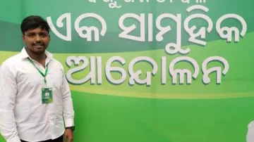 BJD student leader draws flak for singing song in praise of Naveen Patnaik at Bali Yatra Ground
