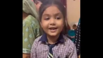 Little girl singing Hanuman Bhajan will melt your heart