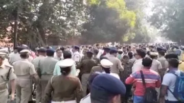 Lawyers’ protest at Sambalpur: Police uproot lawyers’ camp; clash ensues 