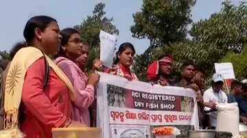Unemployed youths vent out anger at Odisha govt; hold unique protest