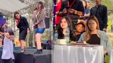 Excited man shakes leg with female singers, reaction of his wife is worth watching