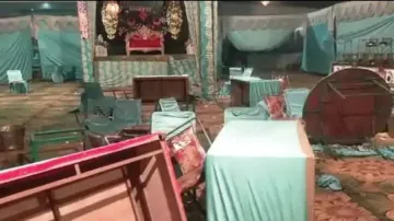 Wedding stage turns into battle field as bride and groom's families start fight