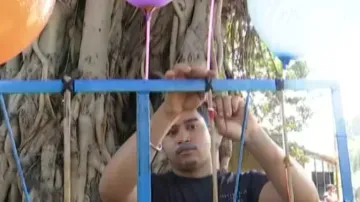Diagnosed with blood cancer, Odisha youth sells balloons to meet his medical expenses 