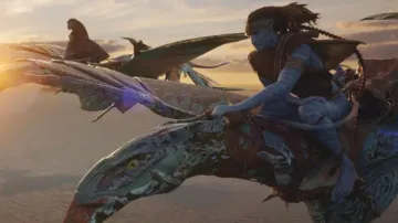 Avatar: The Way of Water impact: Man climbs on whale shark, takes a ride