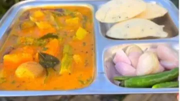 UK man cooks Idli, Sambar; Internet adores his culinary skills 