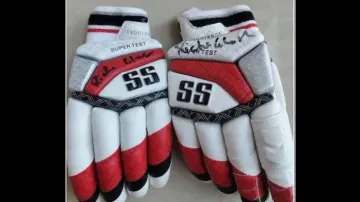 Cricketer Richa Ghosh gives her gloves to fan, internet loves gesture