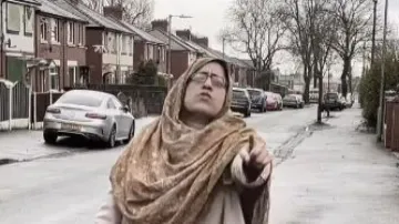 Watch: Elderly woman dances to SRK’s Jhoome Jo Pathan; Internet is awestruck