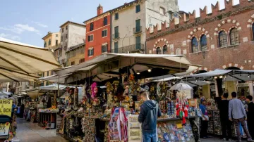 Cash-strapped Pakistan announces early closure of markets, wedding halls to save energy