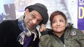 Woman falls in love with car mechanic at first sight