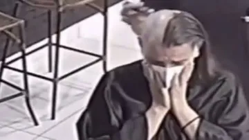 Barber shaves off his hair in solidarity with cancer patient who breaks down in saloon; watch