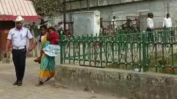 Traffic cop saves two lives by foiling suicide bid on flyover in Odisha 