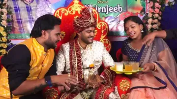Bride's sister tries to trick groom on wedding stage