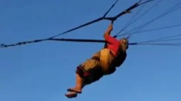 80-year-old woman’s paragliding skills leave Internet speechless