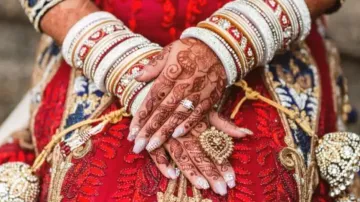 Bride gets anxious as groom delays baraat, then catches him with… 