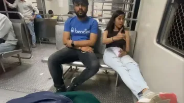 ‘Dabangiri’ of lawyers on board local train leaves internet shocked, watch