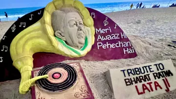 Meri Awaaaz Hi Pehechan Hai: Nightingale Lata Mangeshkar remembered on her death anniversary