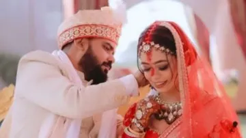 Bride’s ‘possessive’ move during ‘sindoor’ ritual wins heart