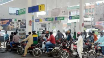 Pakistani Petrol pumps run dry 