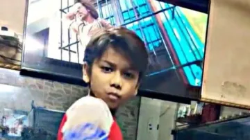 Little boy aces SRK’s ‘Jhoome Jo Pathaan’ hook-steps effortlessly