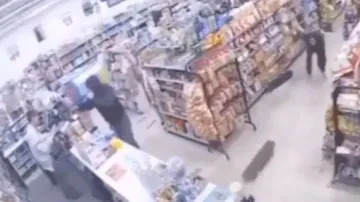 Thieves turn superheroes at supermarket, watch