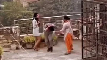 Girl caught by mother with boyfriend on terrace on Valentine’s Day, watch what happens next
