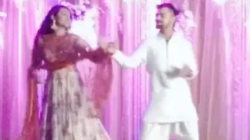 Rare video of Virat Kohli, Sonakshi Sinha dancing to ‘Saree Ke Fall’ at Rohit Sharma’s wedding goes 