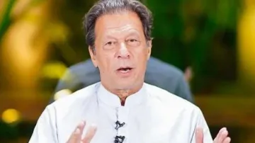 Police claims team had gone to Imran Khan's residence to sign notice, not to make arrest 