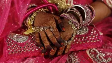 Bride runs away with valuables while on her way to in-laws house after wedding