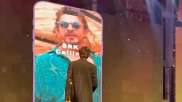 Bride gets surprise of her life from the King of Romance, Shah Rukh Khan himself – Watch