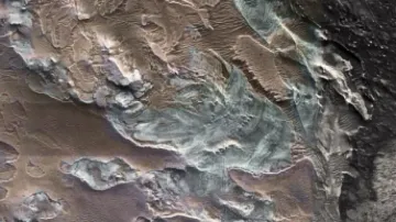 Scientists unearth remains of modern glacier near Mars' equator