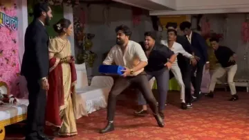 Groom squad’s 'duck walk' on wedding stage leaves everyone in splits