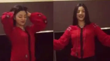 Beautiful Pakistani girl dances to ‘Tu Cheez Badi Hai Mast Mast’ - Watch