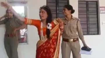 Newlywed bride creates high-voltage drama in police station to marry lover