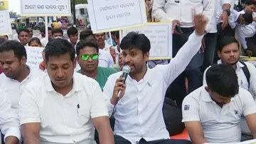 Contractual teachers stage protest 