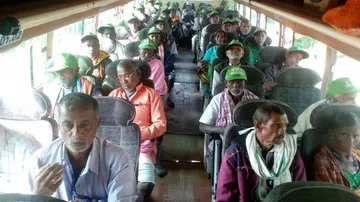 Close shave for Odia pilgrims as truck hits bus in Vellore
