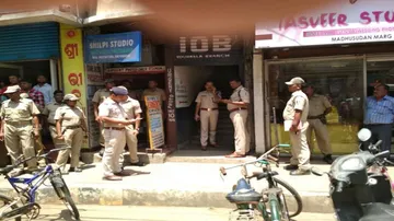 Rs 45 lakh looted at gun point from bank in Rourkela