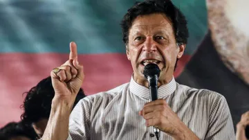 Imran Khan seeks support from Independents to form government