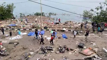Indonesia to begin mass burials for earthquake, tsunami victims