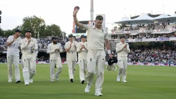 Anderson's fifer knocks India out for 107 in Lord's Test